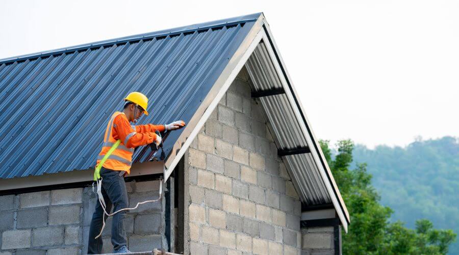 Expert Emergency Roof Repairs services in Mount Ayr, IN
